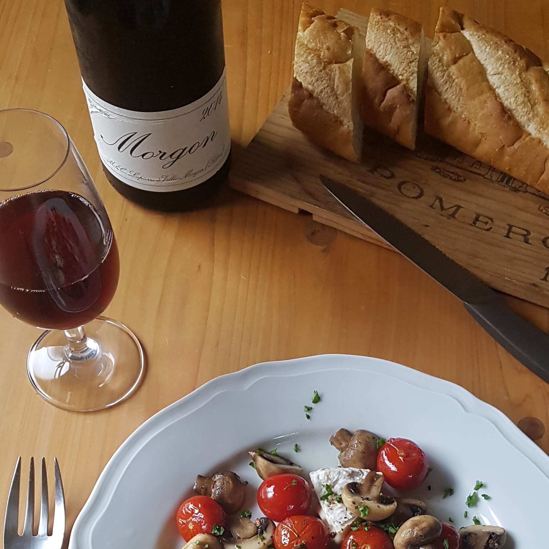 ラピエールのモルゴン　ボジョレ・ワインとフランスの家庭料理　バゲット　【ふらかつ】