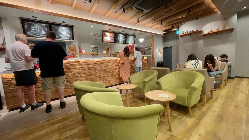 クレマホップ店内