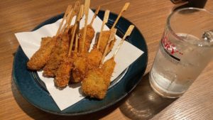 串カツにハイボール