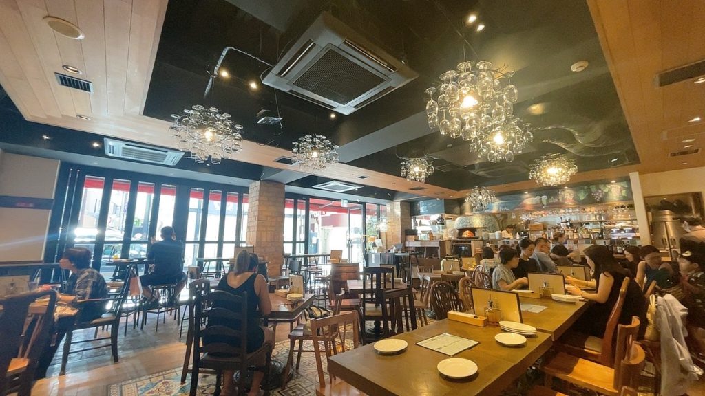 トラットリアエピッツェリアデサリータ店内